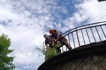Очистка водостоков исторического здания.